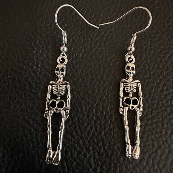 Cute Gothic Skeleton Silver Tone earrings - Picture 1 of 3